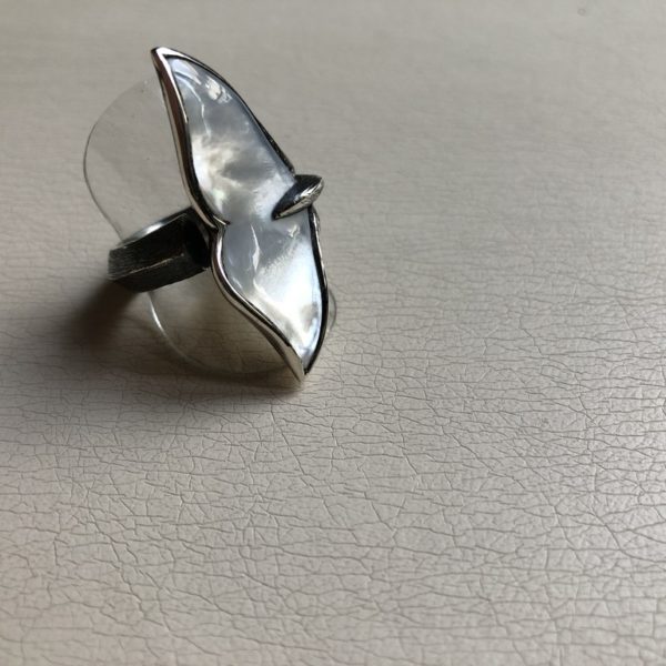 Silver 925, whale tail ring, handmade with sea shell.